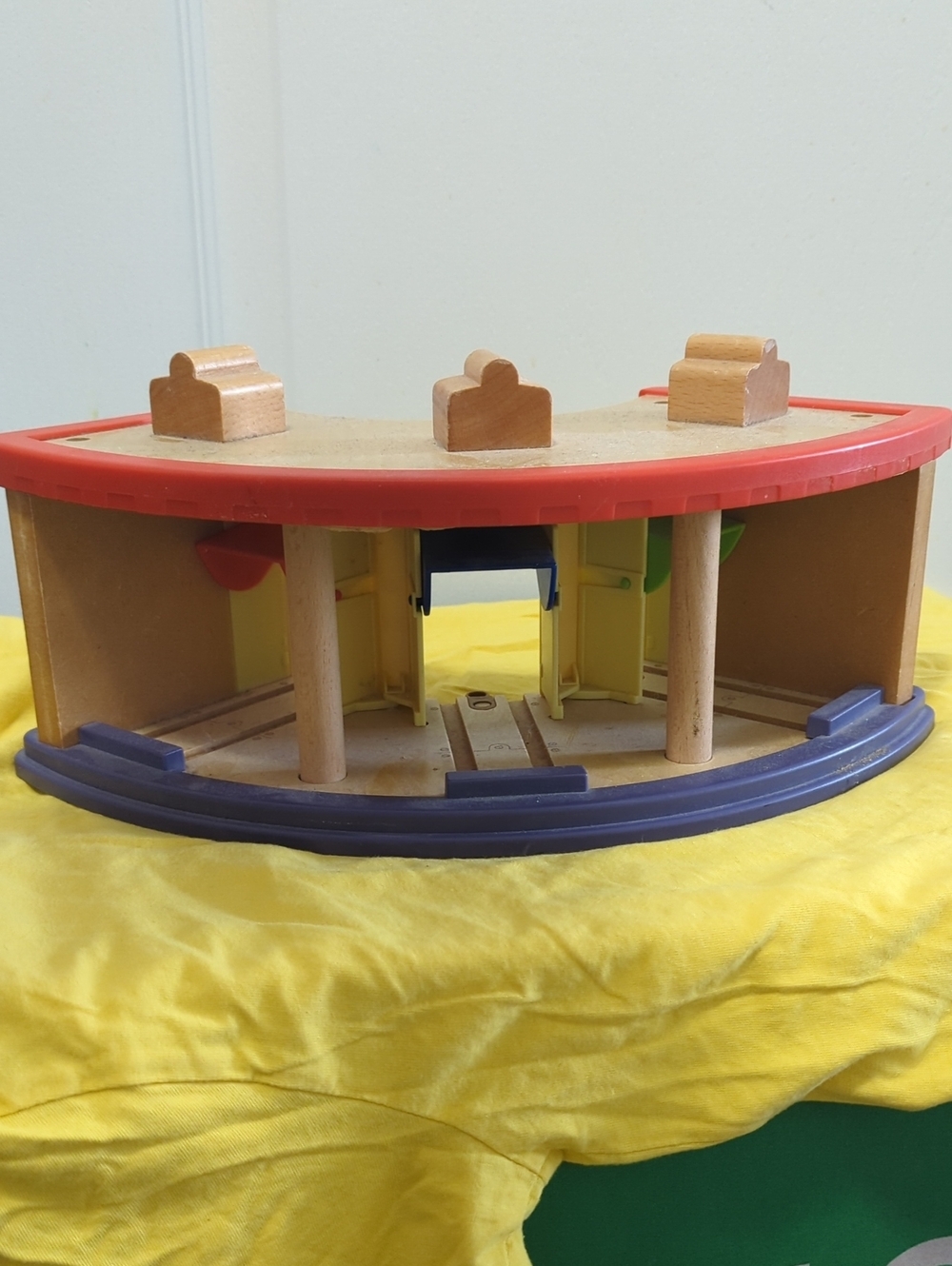 Cuggington Roundhouse Wooden Train Sets - Picture 5 of 10